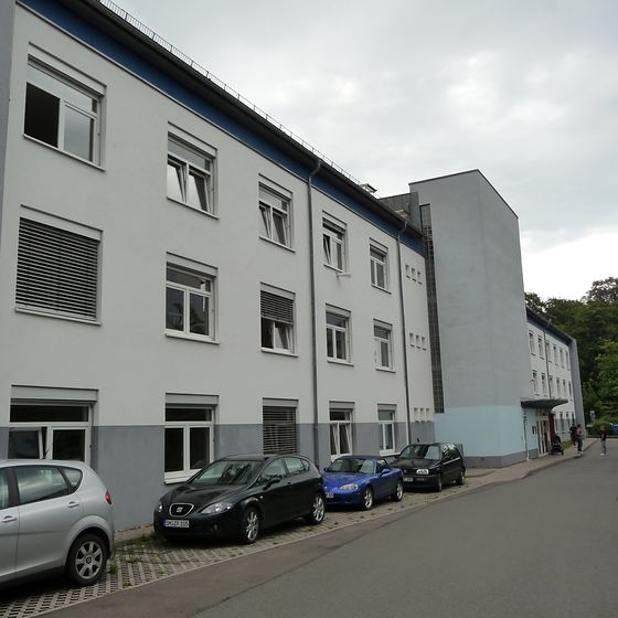 Seitenansicht des Verwaltungsgebäudes in Bad Salzungen