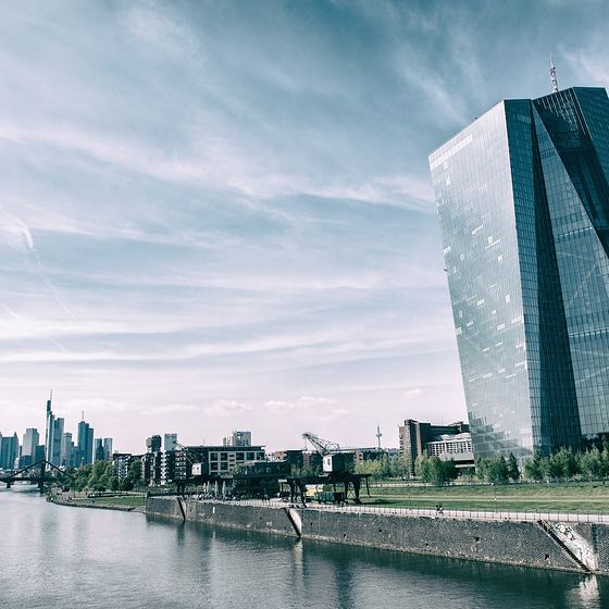 Die Europäische Zentralbank am Mainufer